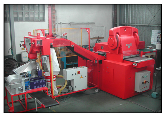 Puzzle Die Cutter PowerPress: Lateral view of the machine with the chop-up device and the automatic bagging system